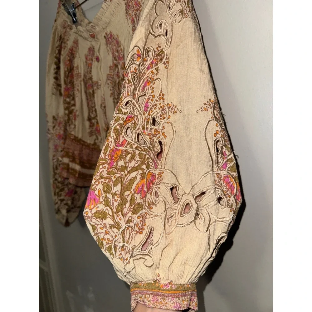 Free People Maraya Printed Top in the Antique Combo. Balloon sleeve. XL